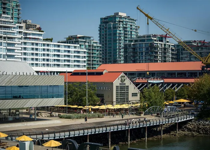Coast Lonsdale Quay Hotel
